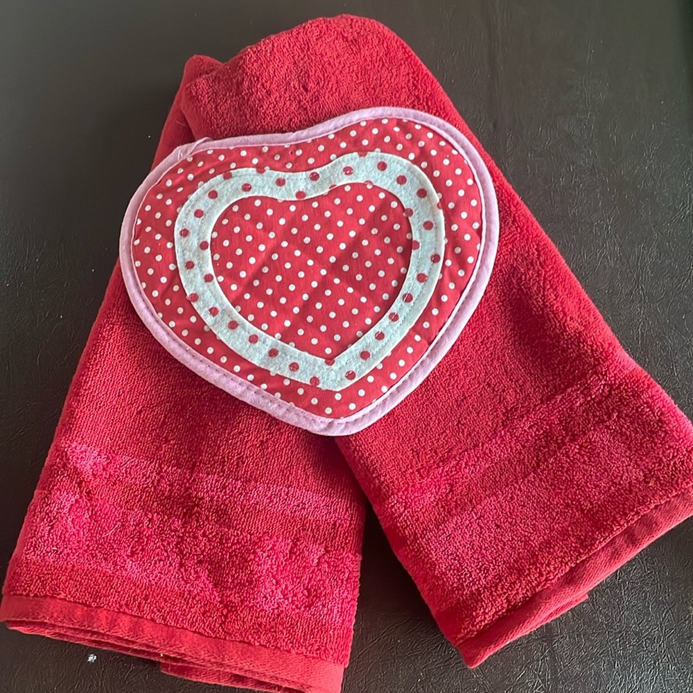 NWT 2 Valentine Hand Towels & 1 pot holder